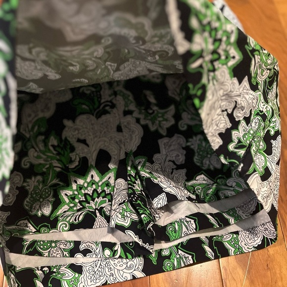 Crown & Ivy Skort Ladies Size 10 EUC STRETCHY Summer Fall Perfect Navy Blue Gree - Picture 3 of 4